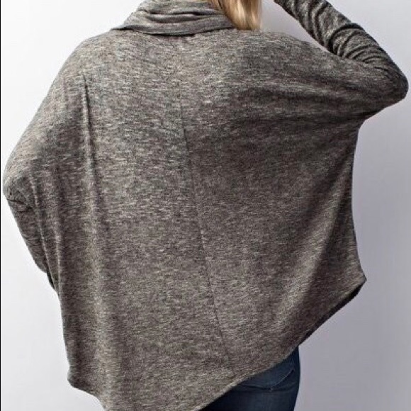 BATWING WITH AN ASYMMETRICAL BOTTOM - Picture 6 of 8